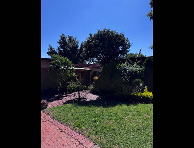 5 BEDROOM HOUSE FOR SALE IN CONSTANTIA PARK